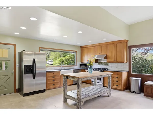$775,000 | 653 South River Road, Cottage Grove, OR 97424