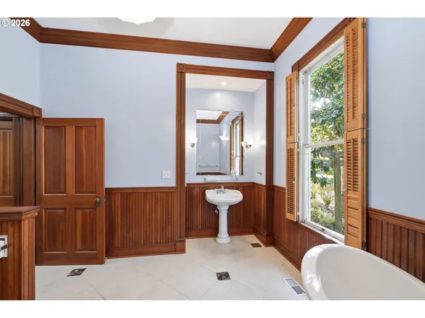 $775,000 | 653 South River Road, Cottage Grove, OR 97424