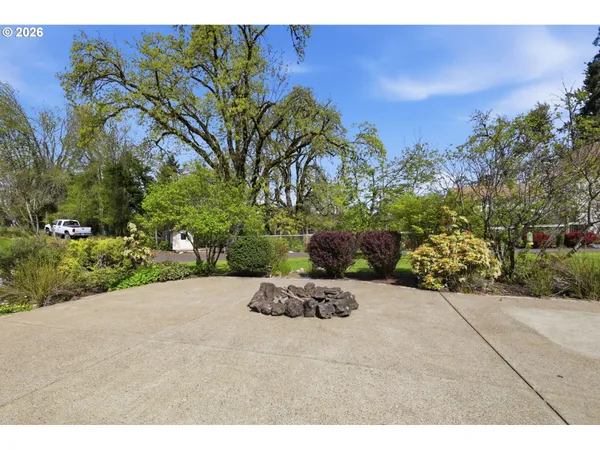 $775,000 | 653 South River Road, Cottage Grove, OR 97424