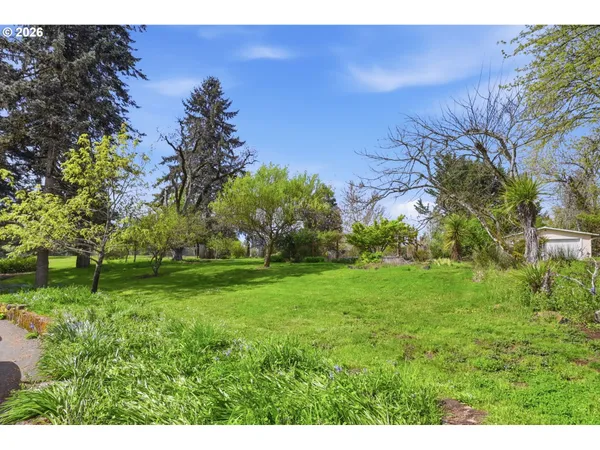 $775,000 | 653 South River Road, Cottage Grove, OR 97424