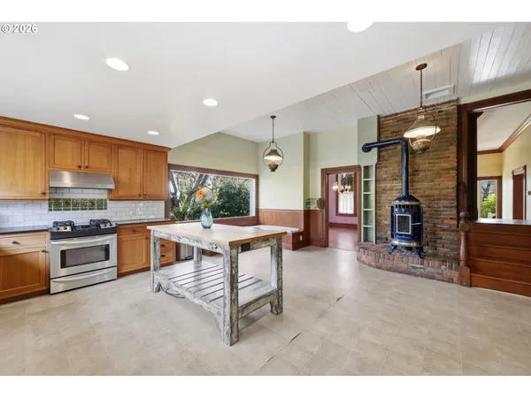 $775,000 | 653 South River Road, Cottage Grove, OR 97424