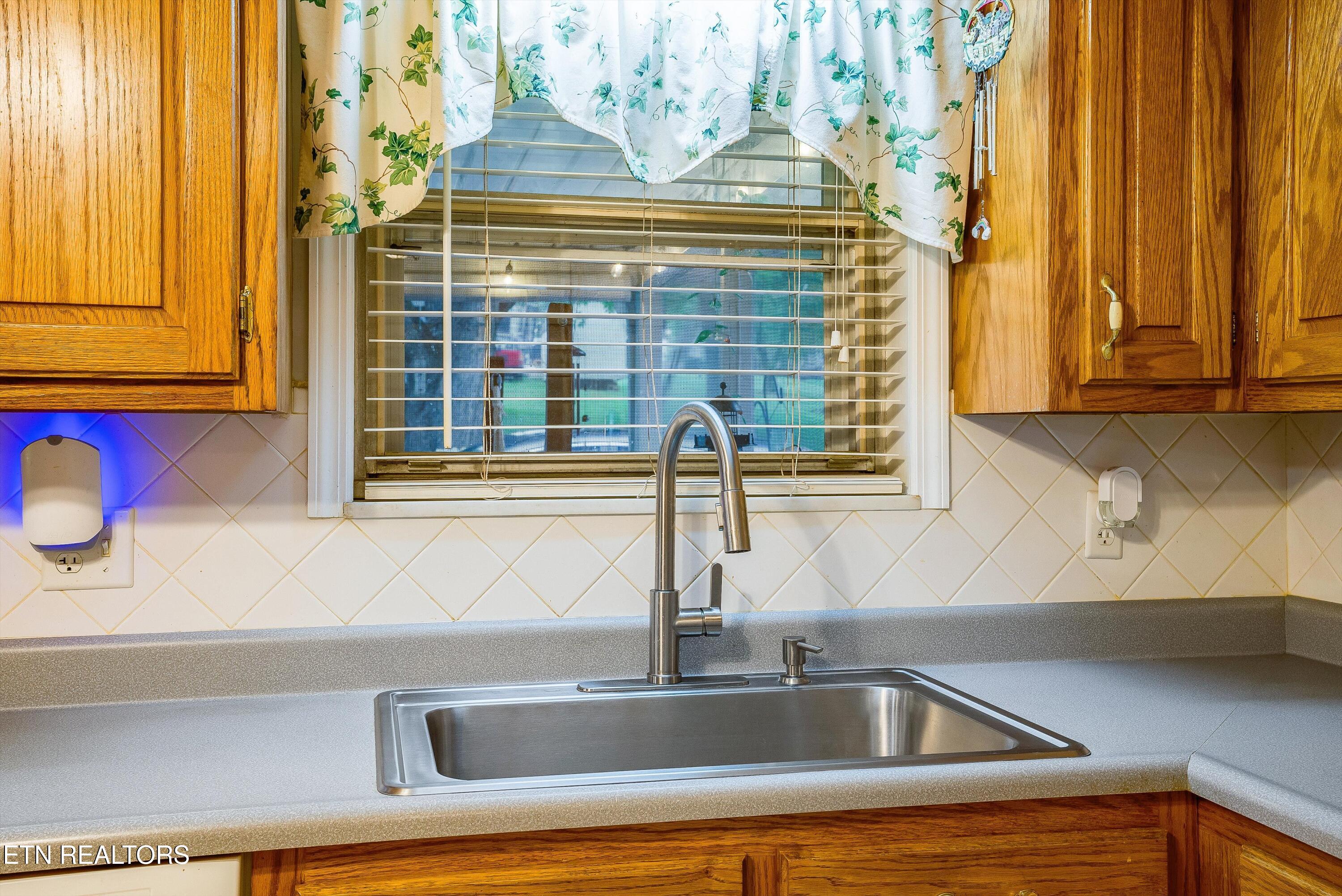 905 North E End Road Strawberry Plains, TN 37871 - Photo 14 of 57 17-905NE_EndRd-17