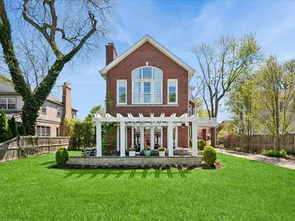 $2,489,000 | 1241 Ash Street, Winnetka, IL 60093