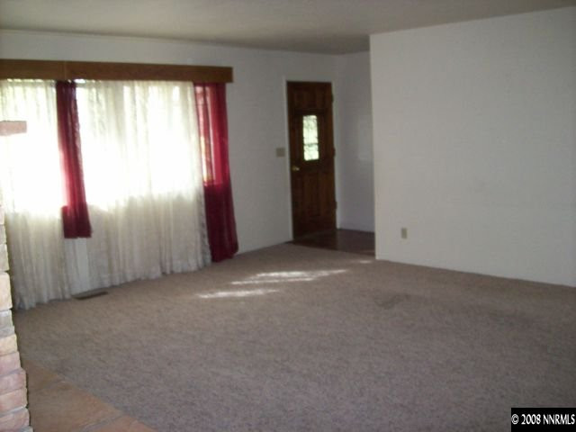 3382 Bottom Fallon, NV 89406 - Photo 8 of 8 an empty room with windows