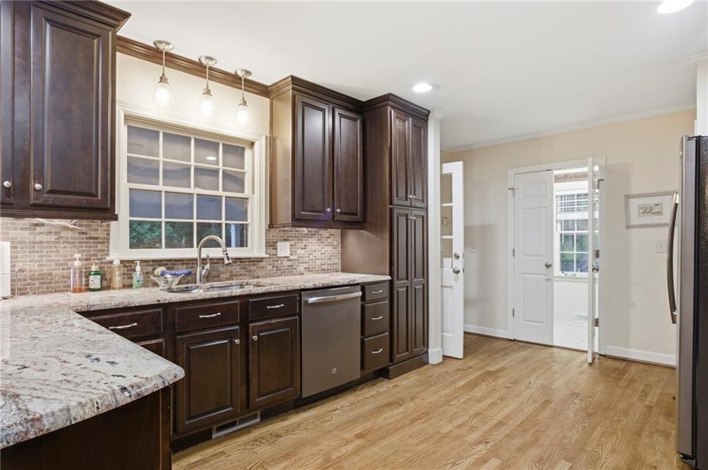 513 East 11th Street Southeast Rome, GA 30161 - Photo 8 of 44