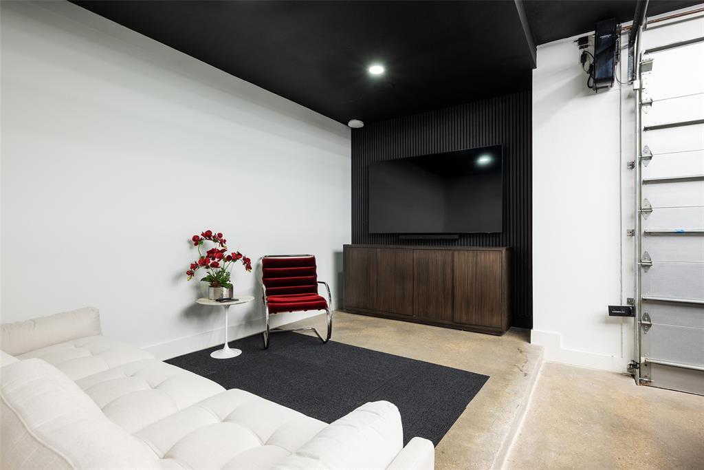 9435 Inwood Road Dallas, TX 75220 - Photo 29 of 37 a living room with furniture