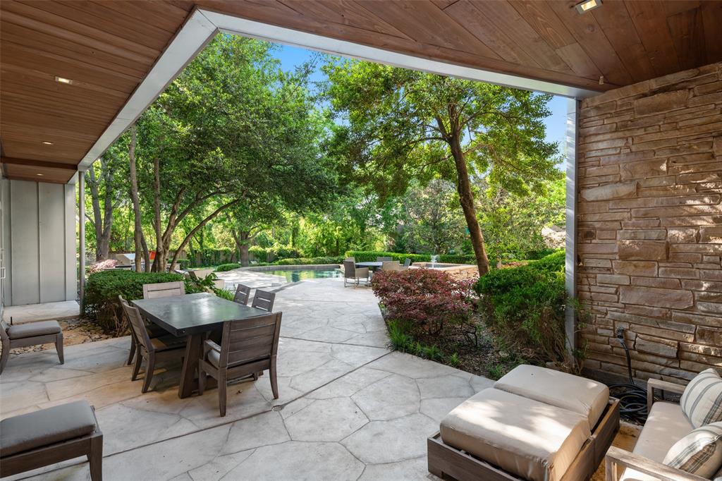 9435 Inwood Road Dallas, TX 75220 - Photo 31 of 37 a outdoor space with a sitting space