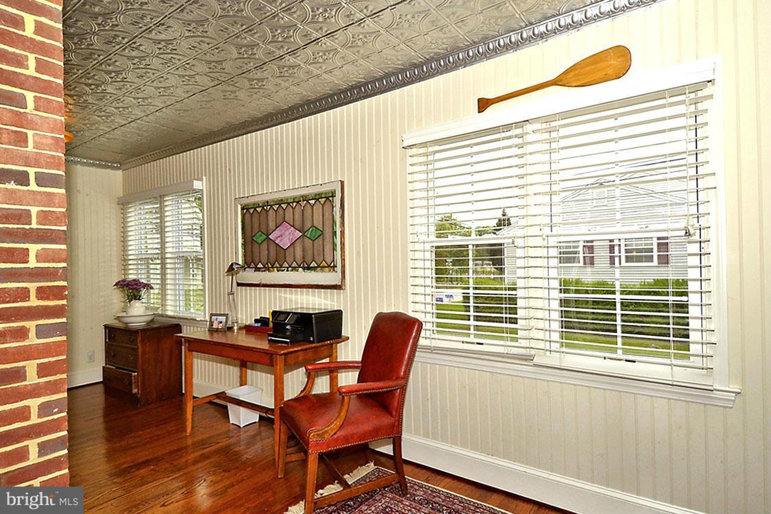 901 Spa Road Annapolis, MD 21401 - Photo 11 of 30 Office Encased in Brick and Beadboard