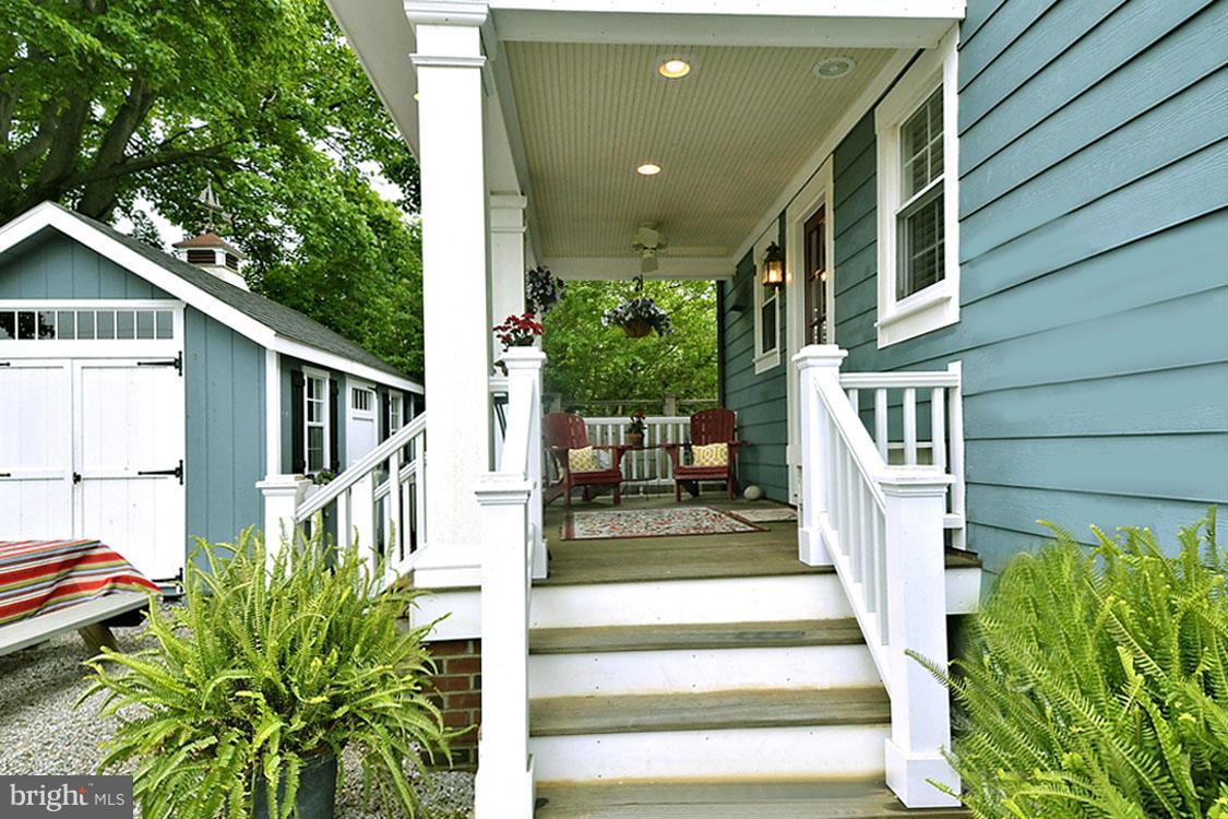 901 Spa Road Annapolis, MD 21401 - Photo 17 of 30 Plantation-Style Columns / Recessed Lighting