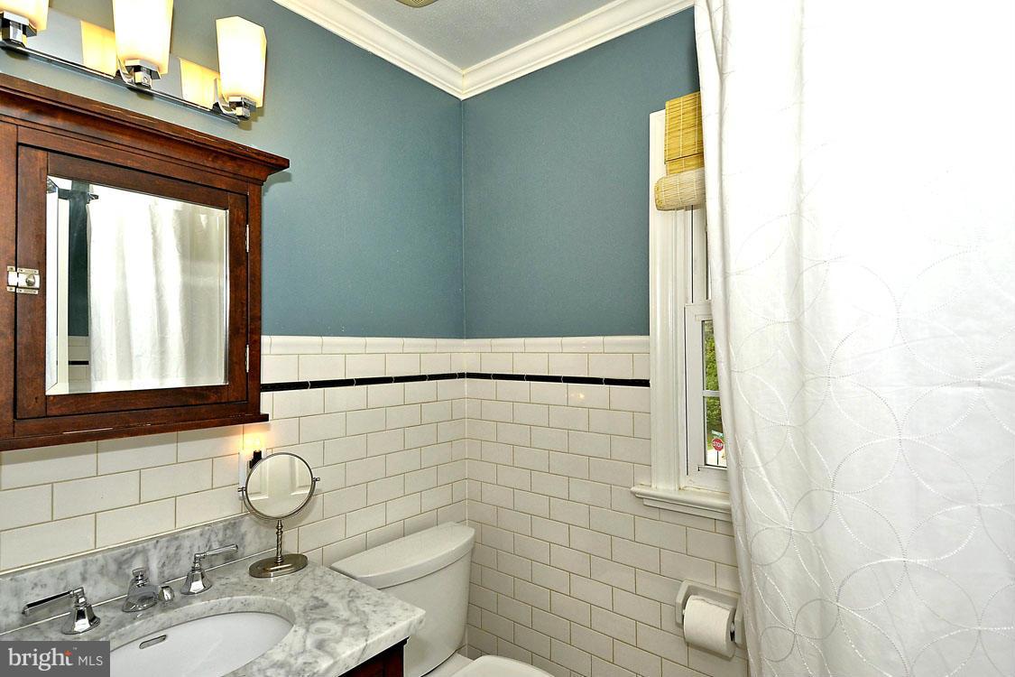 901 Spa Road Annapolis, MD 21401 - Photo 26 of 30 Attractively Appointed Second Full Bath