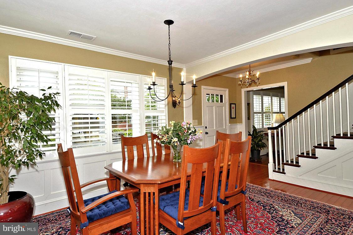 901 Spa Road Annapolis, MD 21401 - Photo 6 of 30 Gorgeous Formal and Casual Living Spaces
