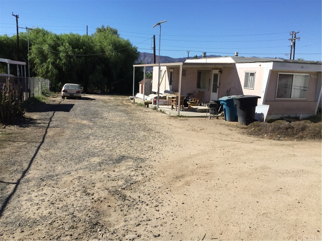 INCREDIBLE LOT LOCATION JUST OFF CORNER LOT ZONED M3 AND IT HAS ACCESS FROM THE EAST BUT COULD ALSO HAVE WEST ACCESS JUST OFF MISSION! ALL FLAT AND FULLY USABLE.