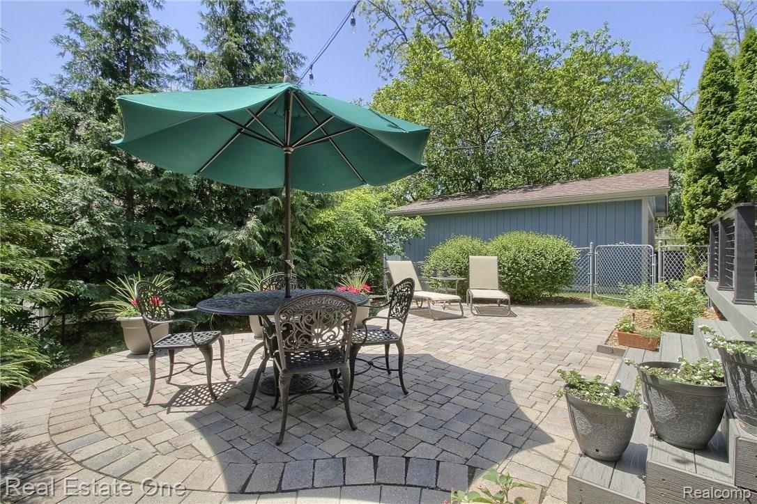 503 1st Street Rochester, MI 48307 - Photo 28 of 30 Patio.jpg