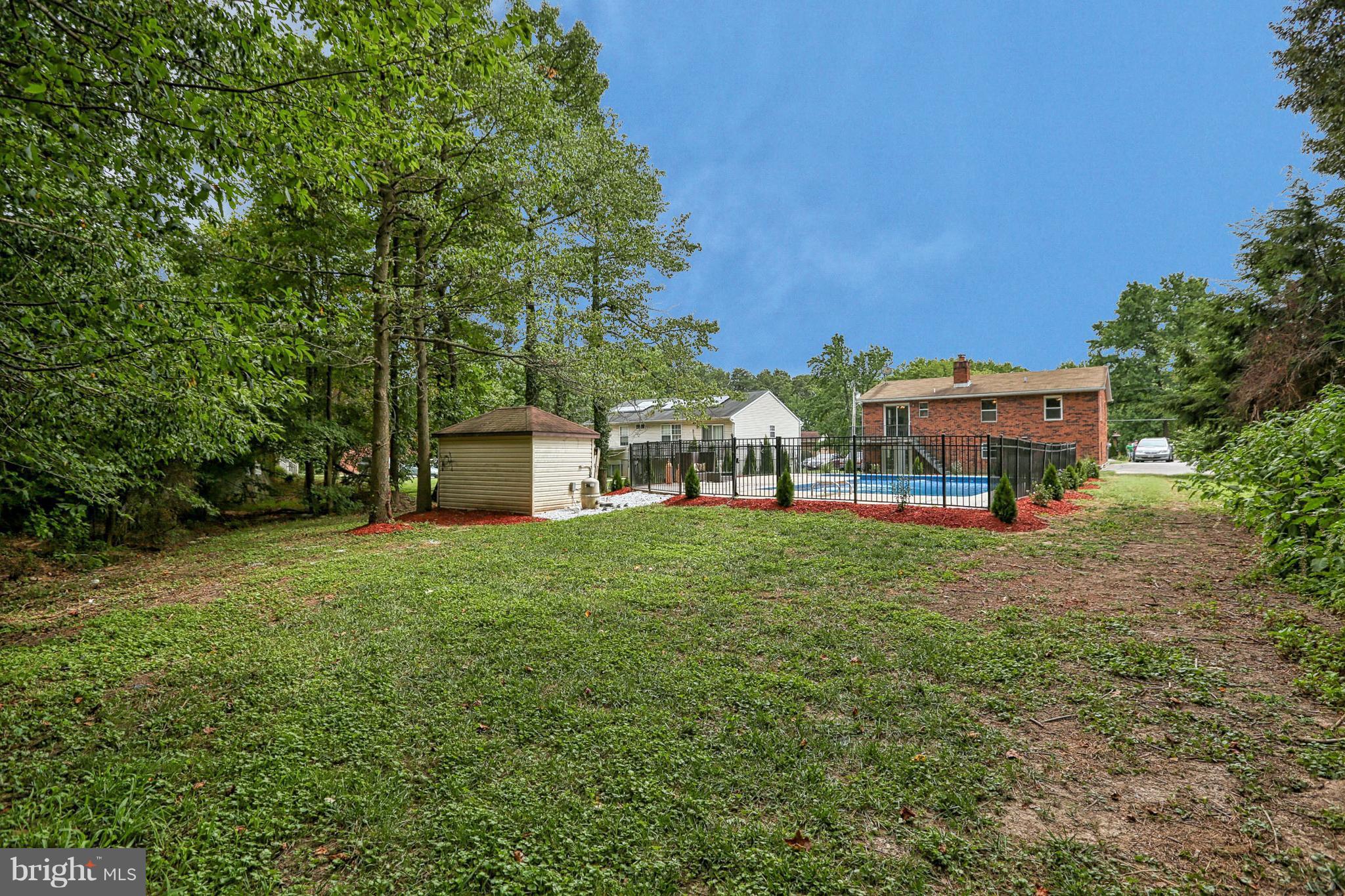 6022 Point Pleasant Road Baltimore, MD 21206 - Photo 21 of 23 Large backyard!