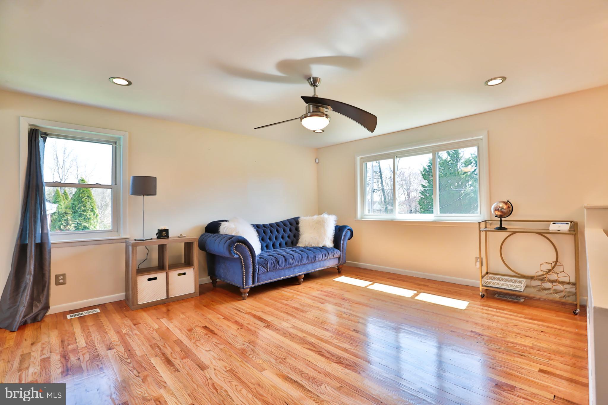 6022 Point Pleasant Road Baltimore, MD 21206 - Photo 5 of 23 Gleaming hardwood floors!