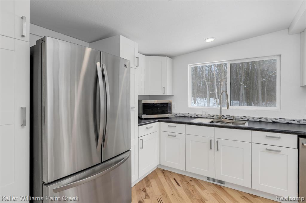 2390 Noble Road Oxford, MI 48370 - Photo 14 of 60 Gallery Image 14