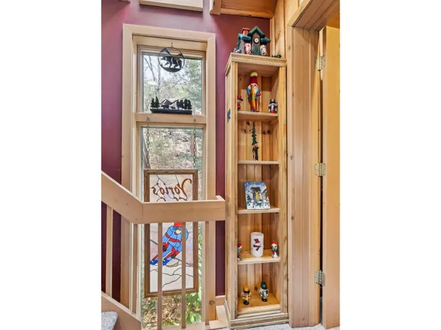 a view of entryway with a rug