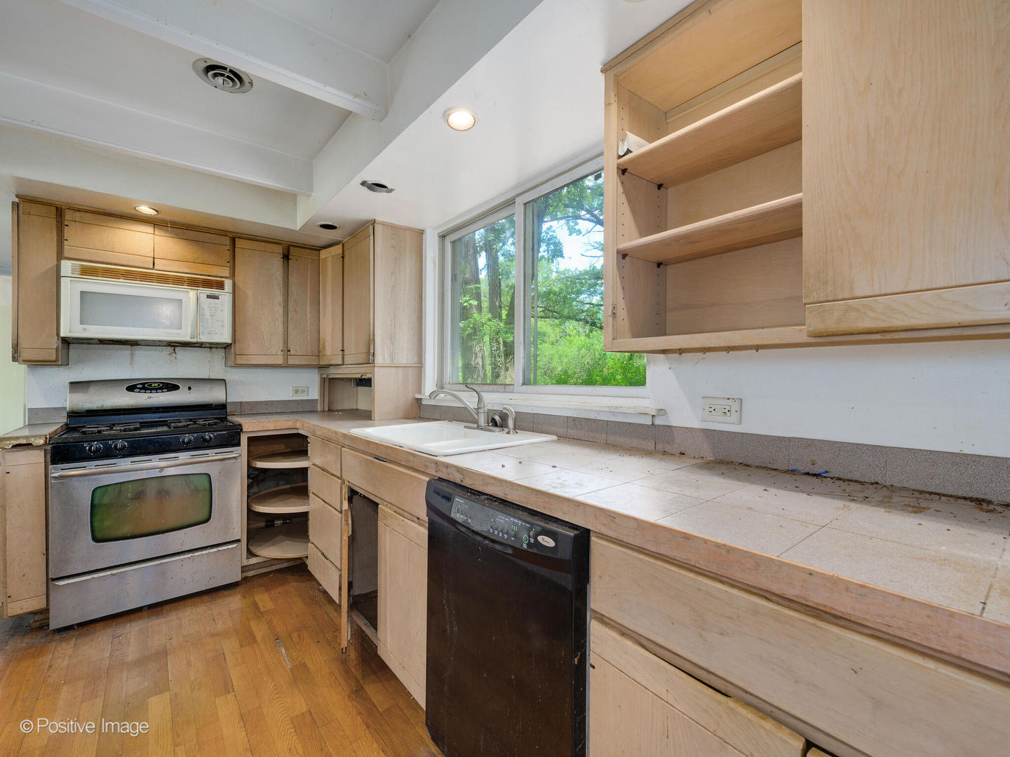 1360 West Everett Road Lake Forest, IL 60045 - Photo 14 of 14 a kitchen with a sink stove and microwave