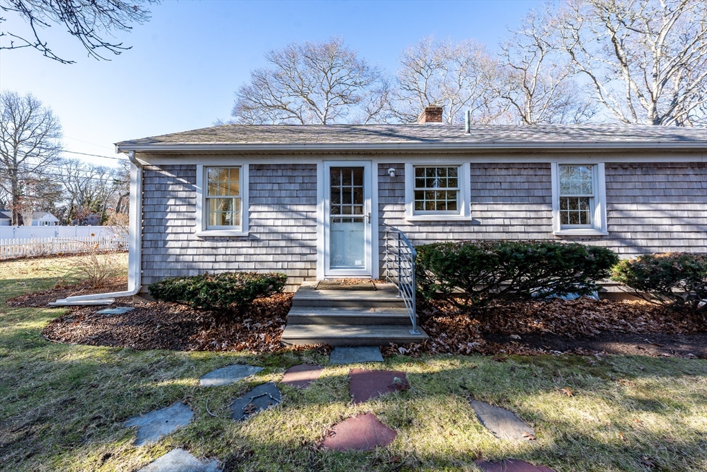54 Murphy Road Barnstable, MA 02601 - Photo 4 of 34