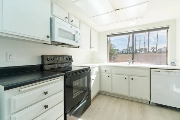 $455,000 | 2420 Los Coyotes Drive, Palm Springs, CA 92264