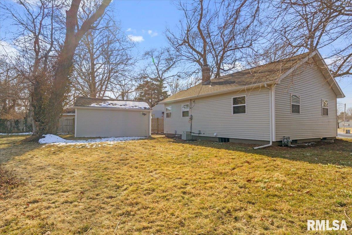 33 Belle Place Springfield, IL 62704 - Photo 3 of 28 Gallery Image 3