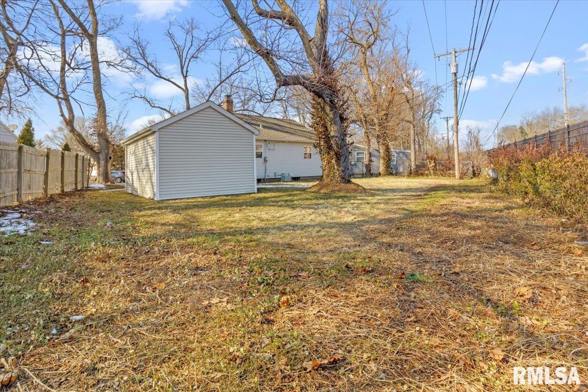 33 Belle Place Springfield, IL 62704 - Photo 4 of 28 Gallery Image 4