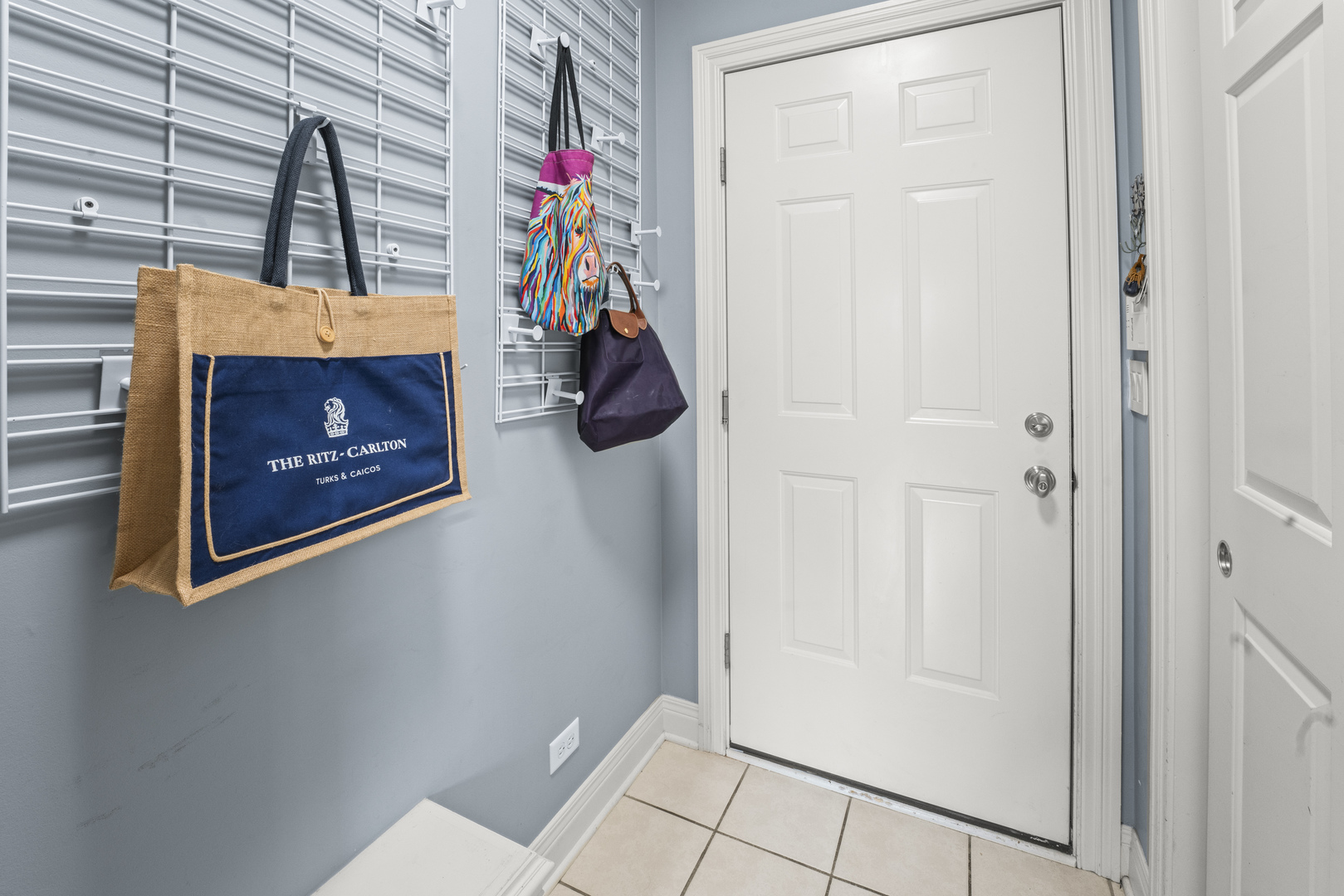 1546 Midway Lane Glenview, IL 60026 - Photo 23 of 46 a room with furniture and a potted plant