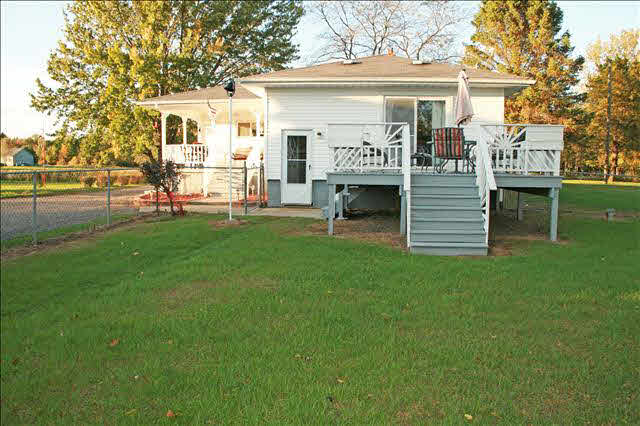 8575 Colf Road Carleton, MI 48117 - Photo 7 of 23 20422450-6.JPG