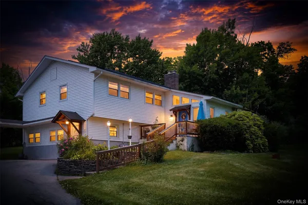 $650,000 | 17 Derick Drive, Fishkill, NY 12524
