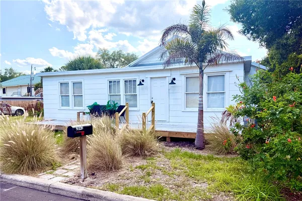 $2,400 | 2047 38th Avenue, Vero Beach, FL 32960