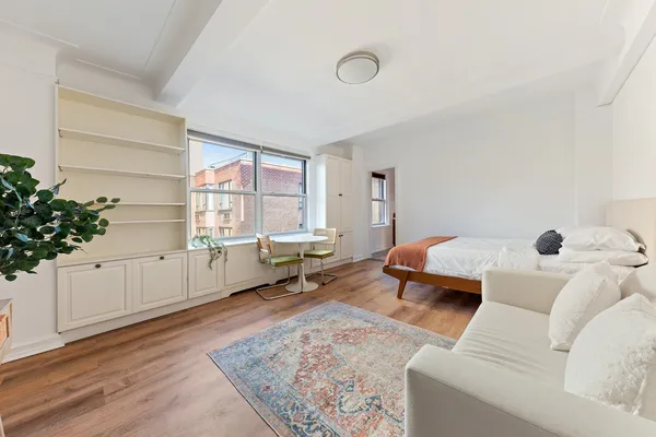 $350,000 | 70 Remsen Street, Unit 9E | Brooklyn Heights
