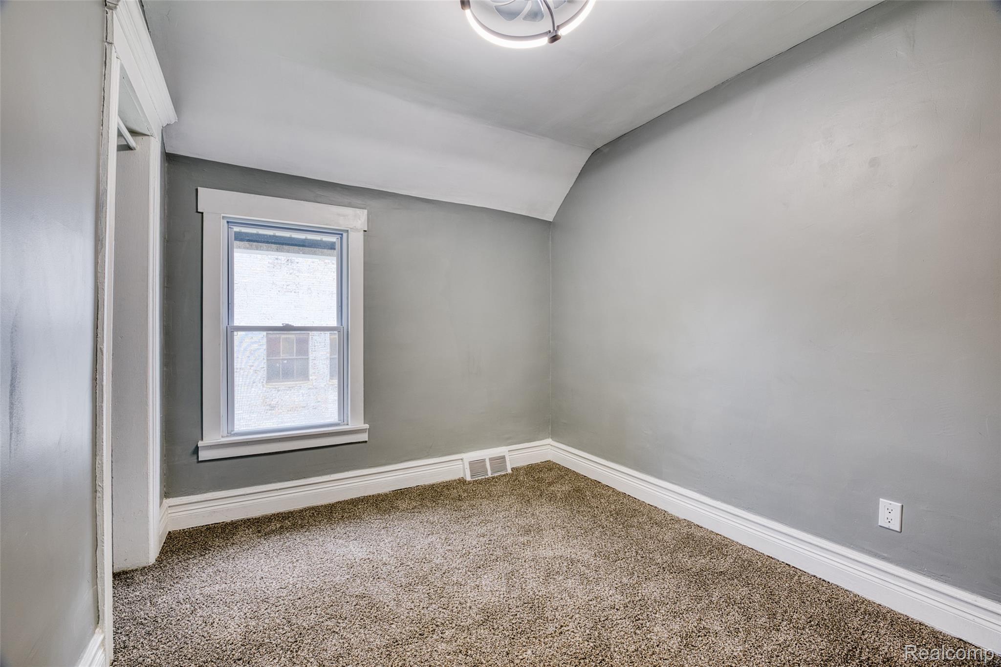 430 Holbrook Detroit, MI 48202 - Photo 19 of 31 image-20.jpg