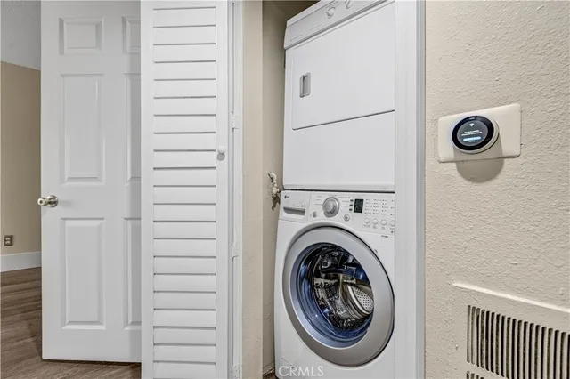 $2,600 | 7035 Woodley Avenue, Unit 113, Van Nuys, CA 91406