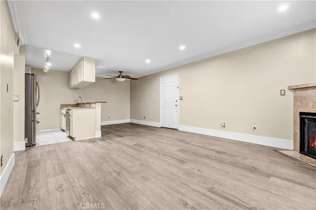 $2,600 | 7035 Woodley Avenue, Unit 113, Van Nuys, CA 91406