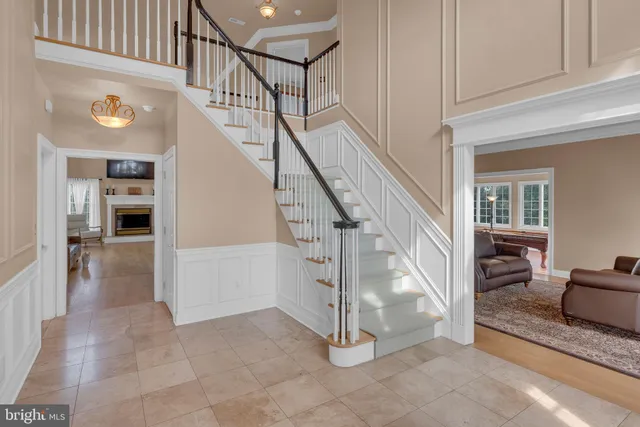 a view of entryway and hall