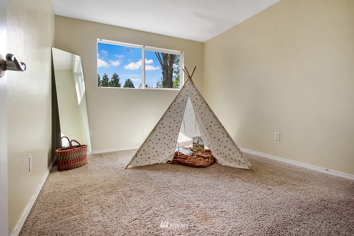 11811 Northeast 158th Street Bothell, WA 98011 - Photo 27 of 38 a view of a room with gym equipment