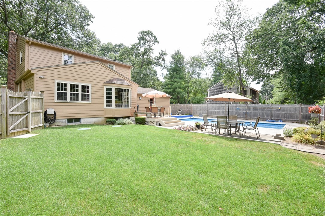 15 Peacock Road Warwick, RI 02886 - Photo 7 of 40