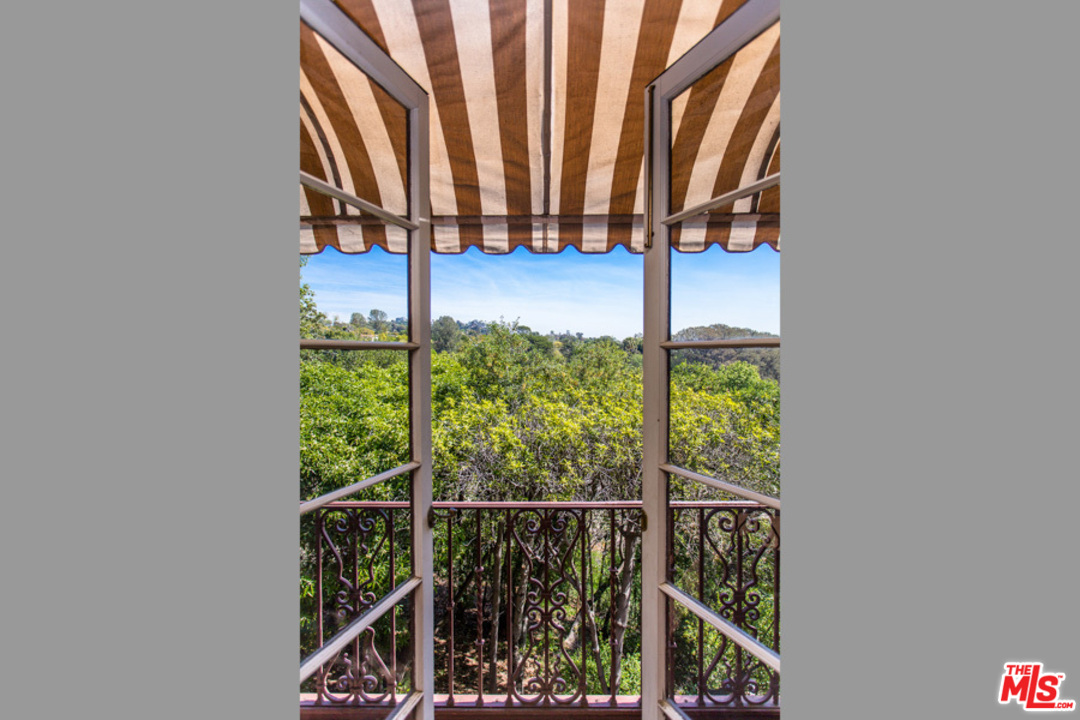 14 Oakmont Drive Los Angeles, CA 90049 - Photo 15 of 26