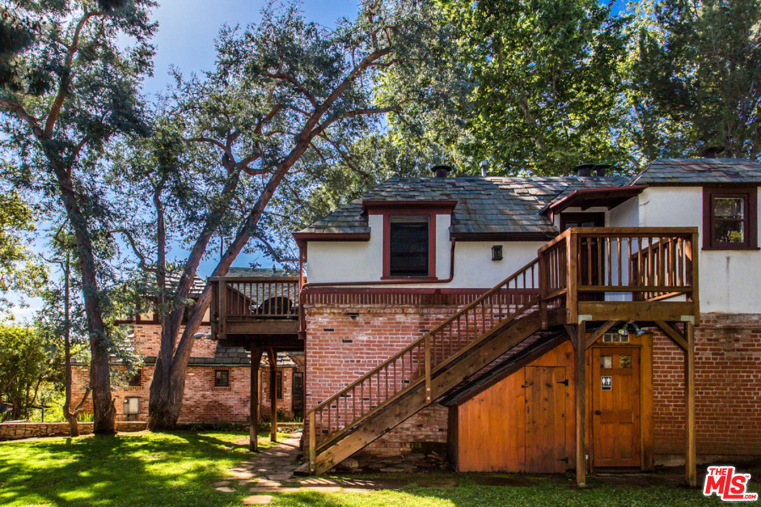 14 Oakmont Drive Los Angeles, CA 90049 - Photo 16 of 26