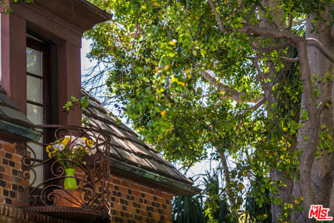 14 Oakmont Drive Los Angeles, CA 90049 - Photo 18 of 26