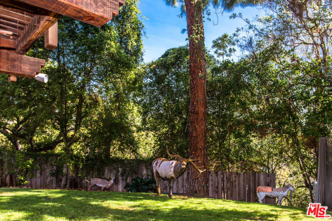 14 Oakmont Drive Los Angeles, CA 90049 - Photo 9 of 26