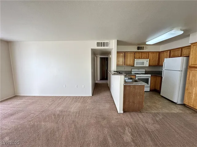$1,200 | 5710 East Tropicana Avenue, Unit 2230, Las Vegas, NV 89122