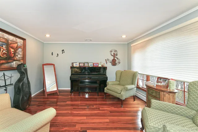 $1,595,000 | 17 Susan Lane, Dix Hills, NY 11746