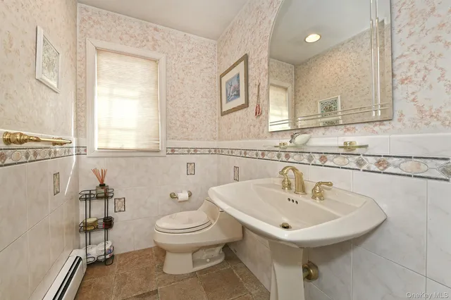 $1,595,000 | 17 Susan Lane, Dix Hills, NY 11746