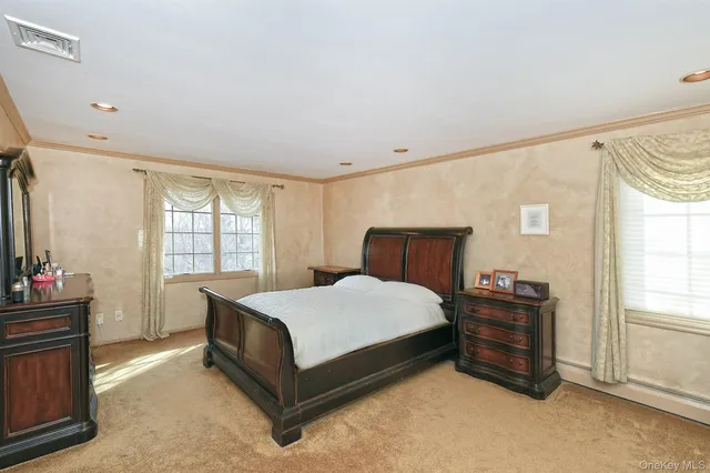 $1,595,000 | 17 Susan Lane, Dix Hills, NY 11746