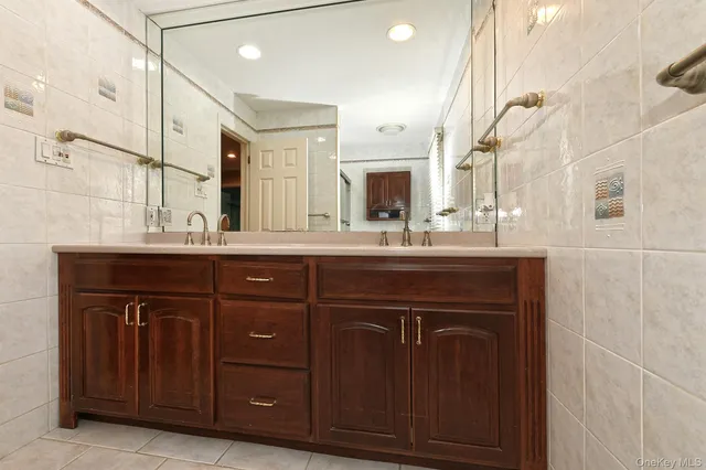 $1,595,000 | 17 Susan Lane, Dix Hills, NY 11746