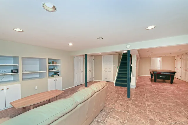 $1,595,000 | 17 Susan Lane, Dix Hills, NY 11746