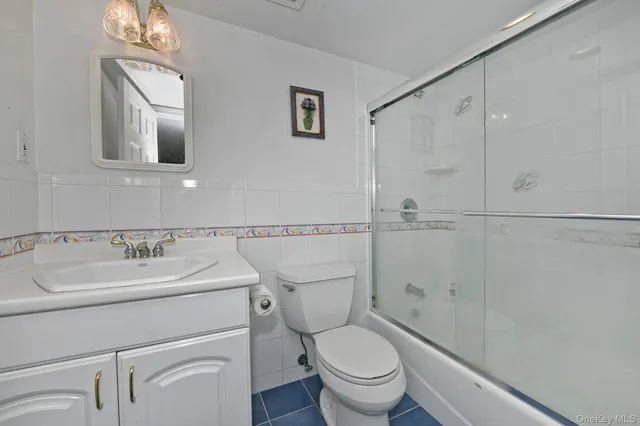 $1,595,000 | 17 Susan Lane, Dix Hills, NY 11746