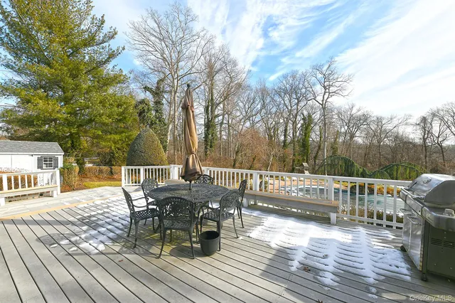 $1,595,000 | 17 Susan Lane, Dix Hills, NY 11746