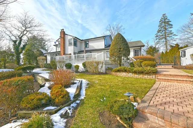 $1,595,000 | 17 Susan Lane, Dix Hills, NY 11746